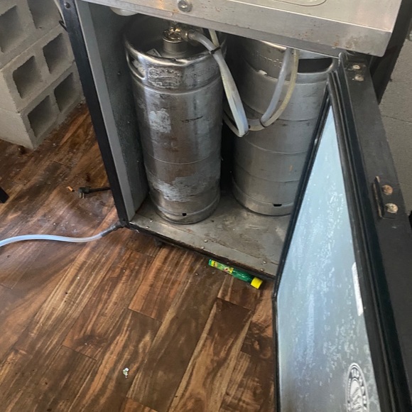 Double tap beer keg cooler - Picture 2 of 2